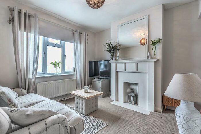 2 Bedroom Terraced House To Rent In Alma Street, Reading, RG30