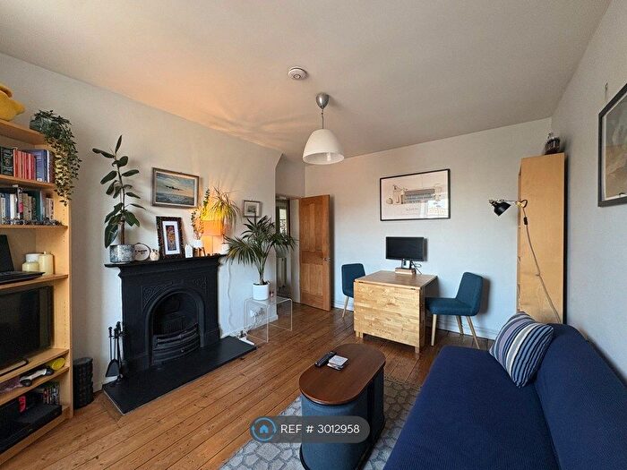 1 Bedroom Flat To Rent In Hunter House, London, SE1