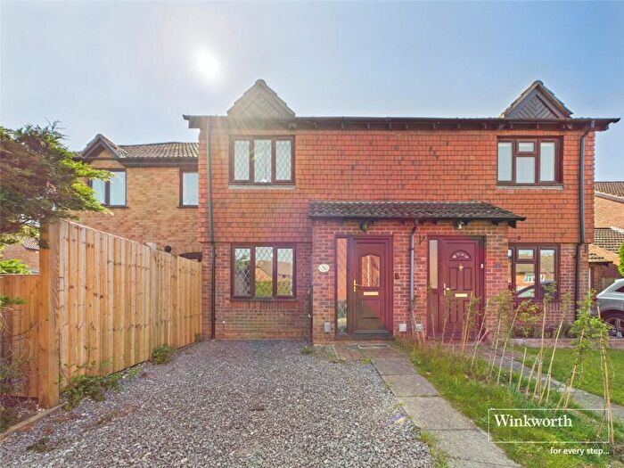 2 Bedroom Terraced House For Sale In Malthouse Close, Thatcham, Berkshire, RG19