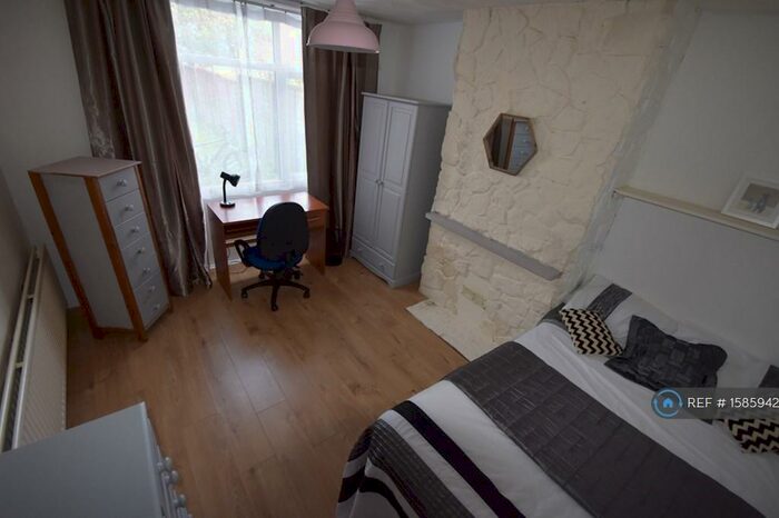 5 Bedroom Semi-Detached House To Rent In Burgess Road, Southampton, SO16