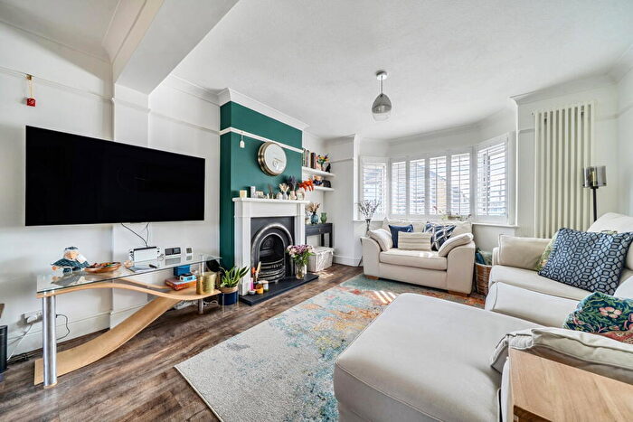 3 Bedroom Semi Detached House For Sale In Elsa Road, Welling, DA16
