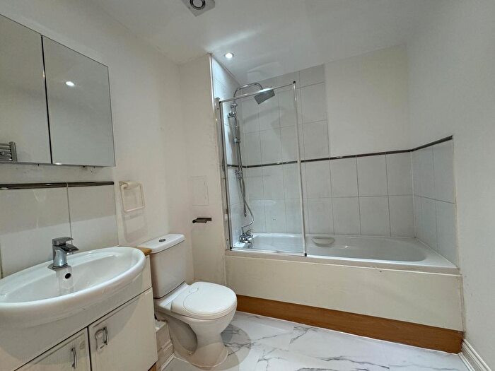 2 Bedroom Flat To Rent In Cottage Close, Harrow On The Hill, HA2