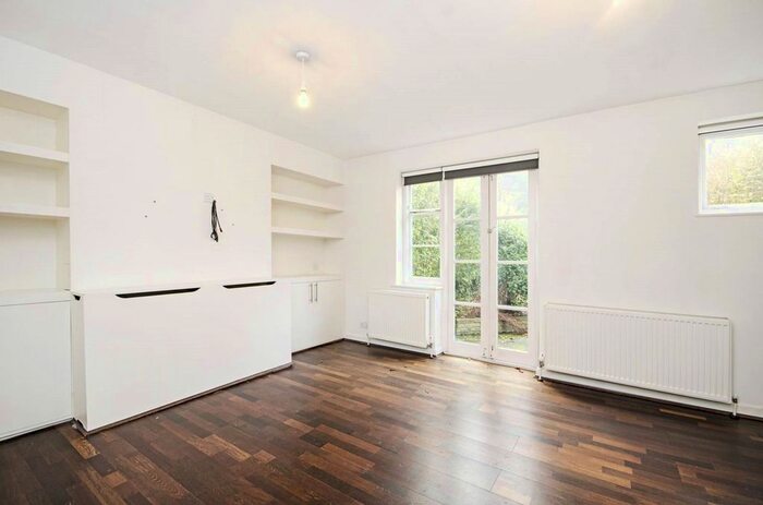 3 Bedroom Detached House To Rent In Creswick Walk, Hampstead Garden Suburb, London, NW11