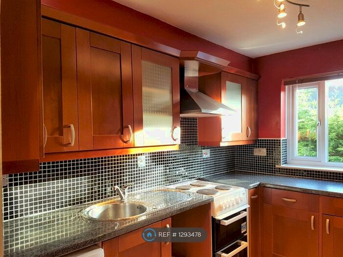 2 Bedroom Maisonette To Rent In Marshaw Court, Reading RG2