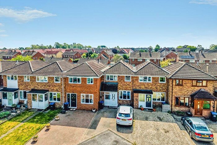 3 Bedroom Terraced House For Sale In Hallsfield, Swindon, SN6