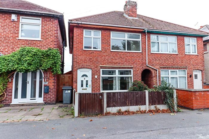 3 Bedroom Semi-Detached House For Sale In Park Drive, Ilkeston, DE7