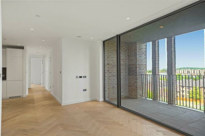 3 Bedroom Flat To Rent In Dudden Hill Lane, London, NW10