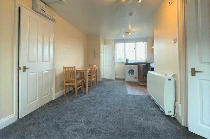 Apartment To Rent In Whittington Road, Bounds Green, London, N22