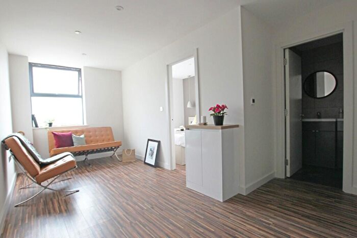 1 Bedroom Apartment To Rent In Chester Road, Manchester, Greater Manchester, M16