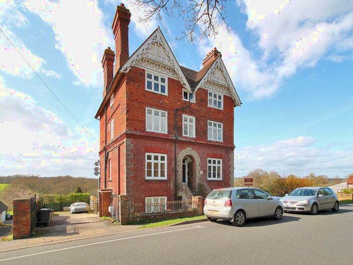 2 Bedroom Flat For Sale In High Street, Hartfield, TN7