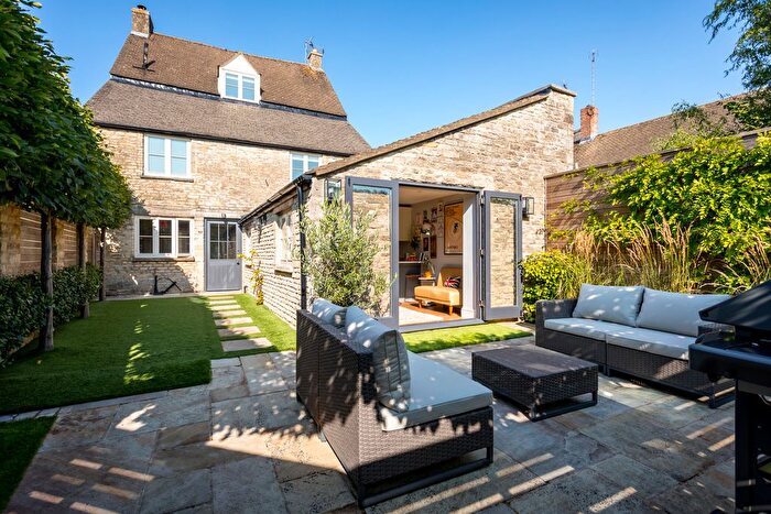 4 Bedroom Detached House For Sale In High Street, Northleach, Cheltenham Gloucestershire, GL54