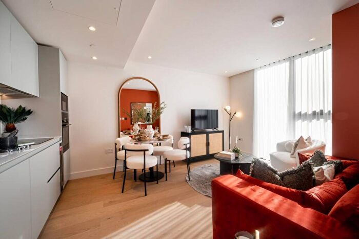 2 Bedroom Flat For Sale In South Quay Plaza, Canary Wharf, E14