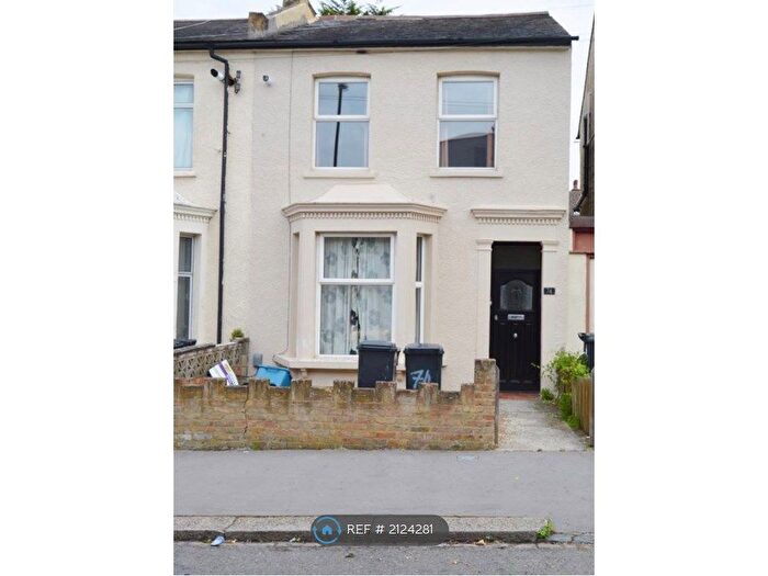 2 Bedroom Flat To Rent In Cobden Road, London, SE25