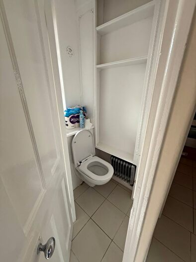 2 Bedroom Flat To Rent In Kennington Park Road, London, SE11