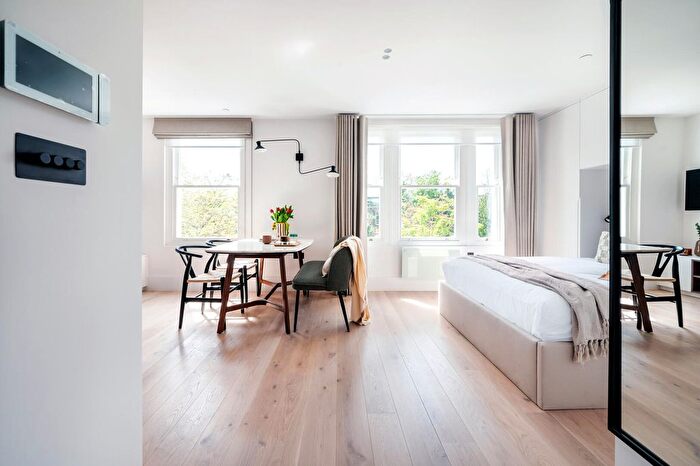 Studio To Rent In Elsham Road, W14