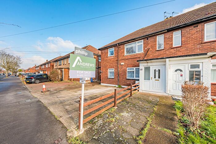 2 Bedroom Maisonette For Sale In Lansbury Drive, Hayes, UB4