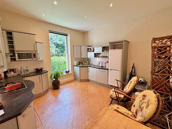 2 Bedroom Flat For Sale In Cavendish Road, Bowdon, WA14