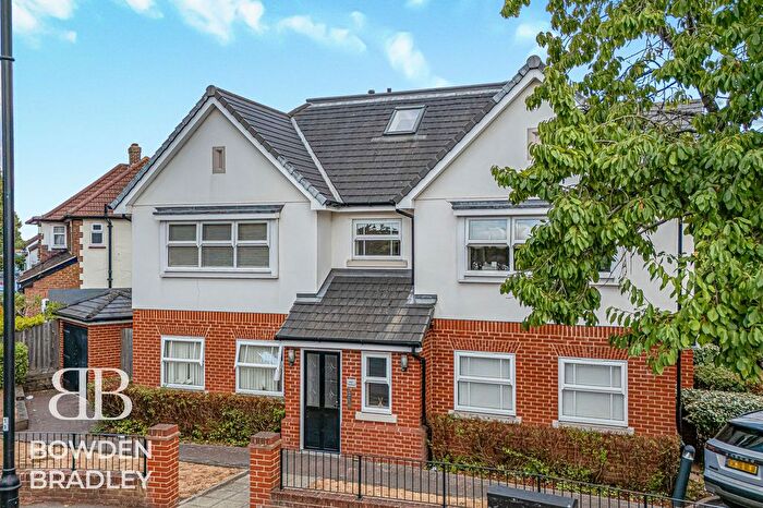 2 Bedroom Flat For Sale In Coronation Drive, Lyall Court, RM12