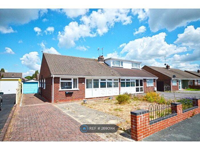 3 Bedroom Bungalow To Rent In Medina Way, Swindon, SN2