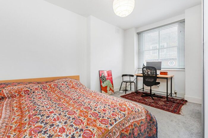 2 Bedroom Apartment To Rent In Pleasant Place, Islington, London, N1