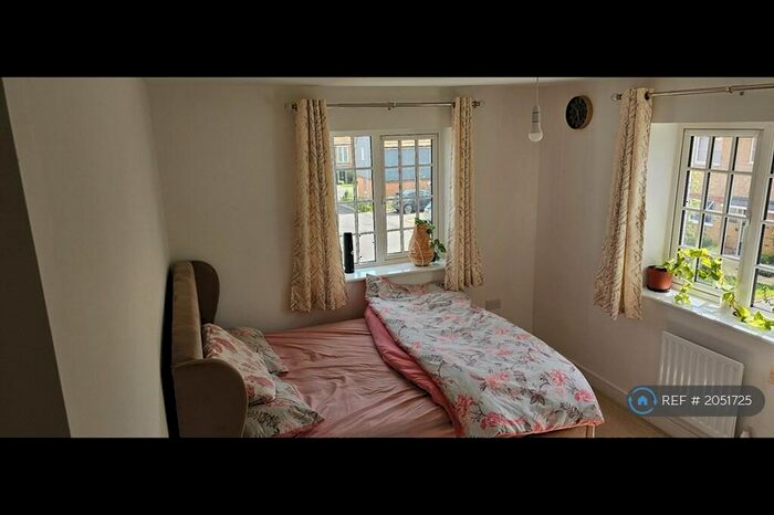 3 Bedroom Semi-Detached House To Rent In Red Cherry Close, Rainham, ME8