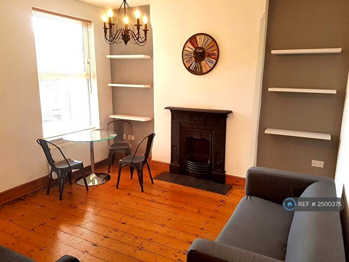 5 Bedroom Semi-Detached House To Rent In Colwick Road, Nottingham, NG2