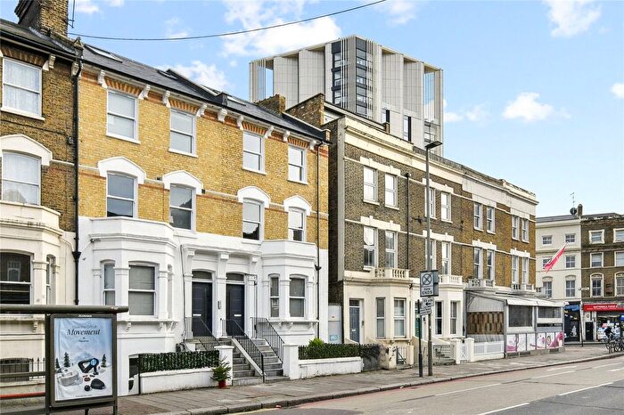 3 Bedroom Flat To Rent In Queenstown Road, London, SW8