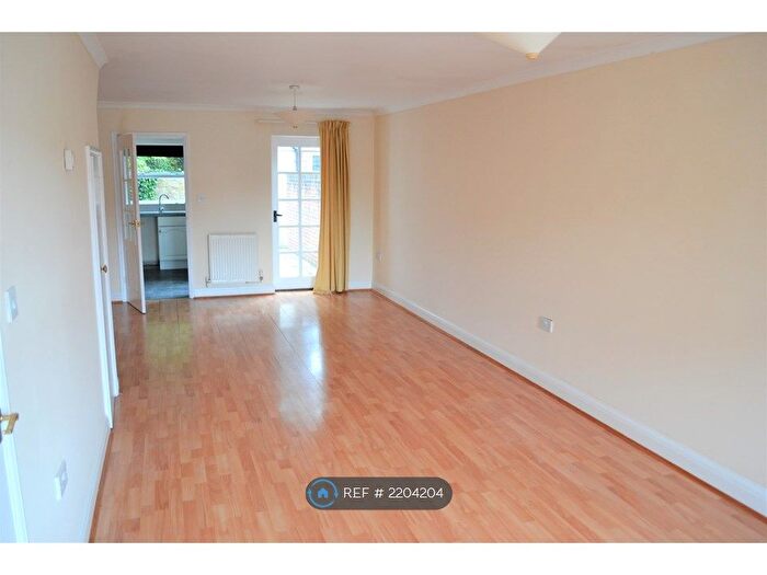 3 Bedroom Semi-Detached House To Rent In Stable Cottages, Guildford, GU1