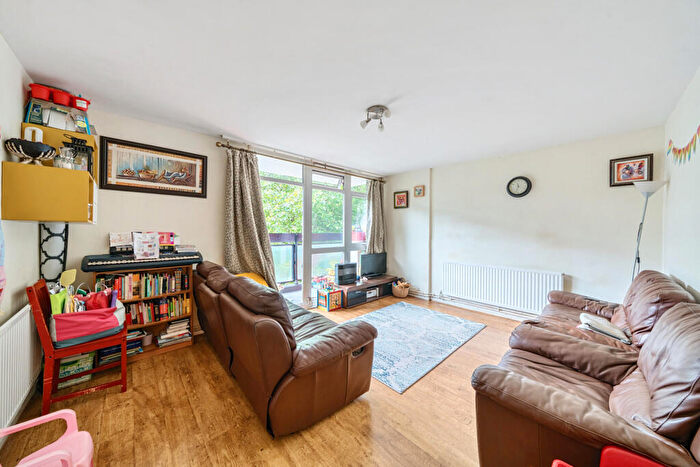 2 Bedroom Apartment For Sale In Dickens Estate, London, SE16