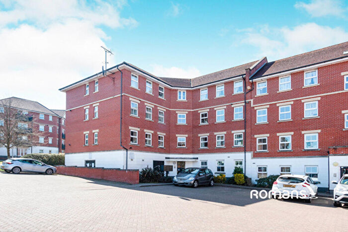 2 Bedroom Flat To Rent In Bell Chase, Aldershot, GU11