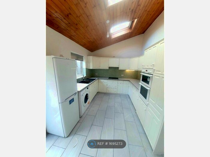 3 Bedroom Semi-Detached House To Rent In Glencairn Drive, Ealing, W5