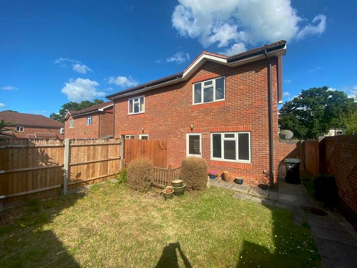 3 Bedroom Semi-Detached House To Rent In Cook Way, GU2
