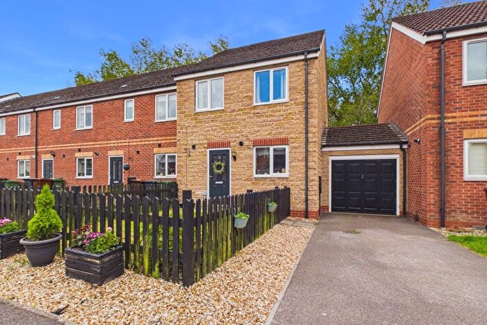 3 Bedroom End Of Terrace House For Sale In Cherry Blossom Court, Lincoln, LN6