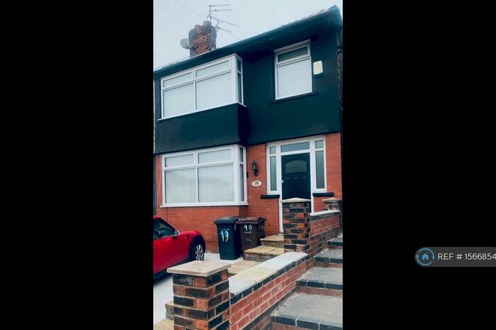 3 Bedroom Semi-Detached House To Rent In Hillside Close, Bootle, L20