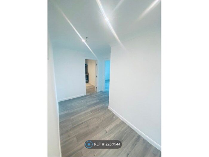 2 Bedroom Flat To Rent In West Street, Brighton And Hove, BN1