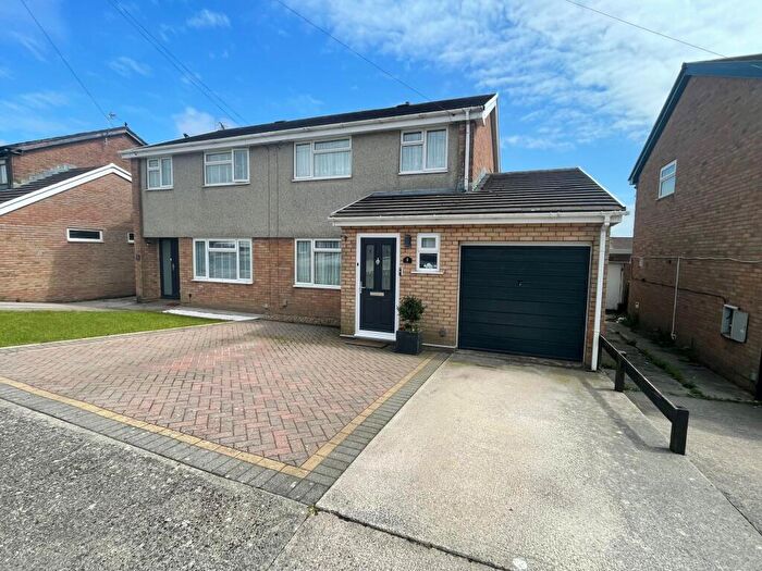 3 Bedroom Semi-Detached House For Sale In Maes Bryn, Bridgend, CF31