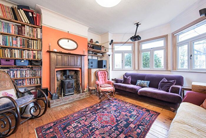 5 Bedroom Property For Sale In Hilton Avenue, North Finchley, London, N12