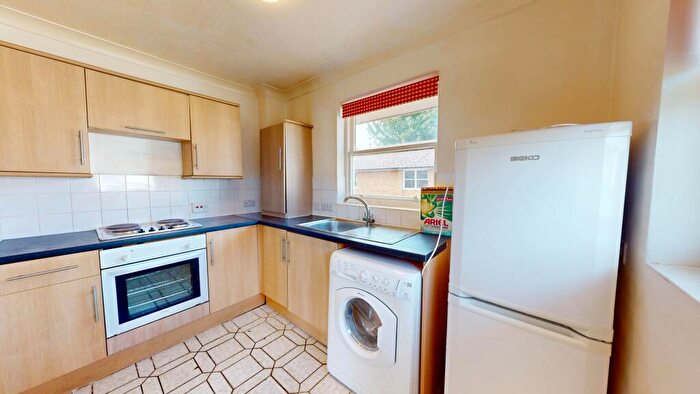2 Bedroom Flat To Rent In Preston Road, Patcham, Brighton, BN1