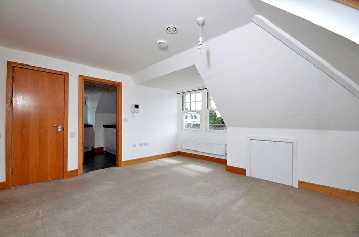 Studio To Rent In Twickenham Road, Teddington, TW11