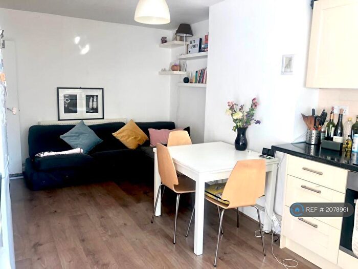 5 Bedroom Maisonette To Rent In Ben Jonson Road, London, E1