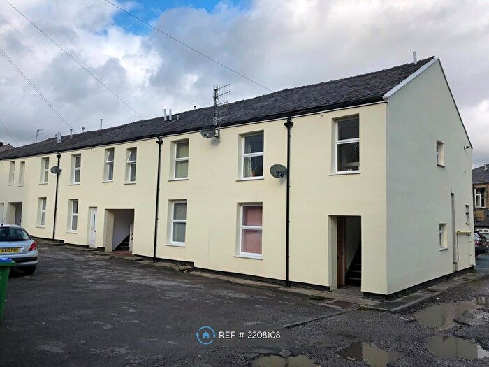 1 Bedroom Flat To Rent In Bamford Street, Littleborough, OL15