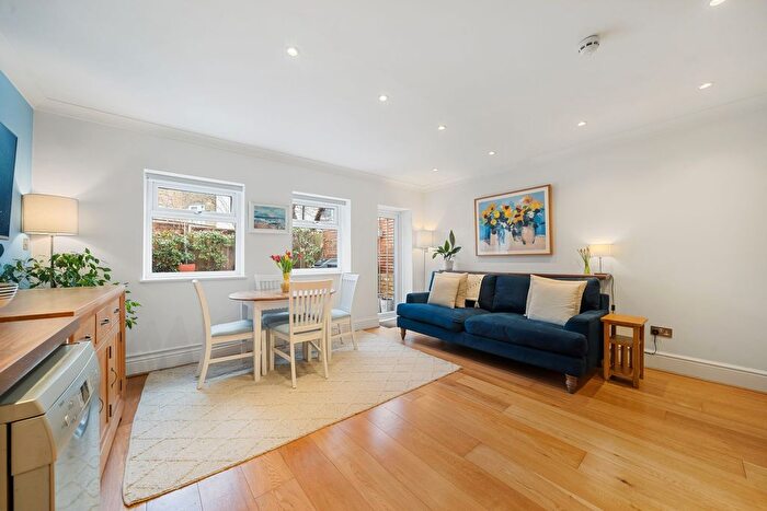 3 Bedroom Flat For Sale In Upper Tollington Park, London, N4