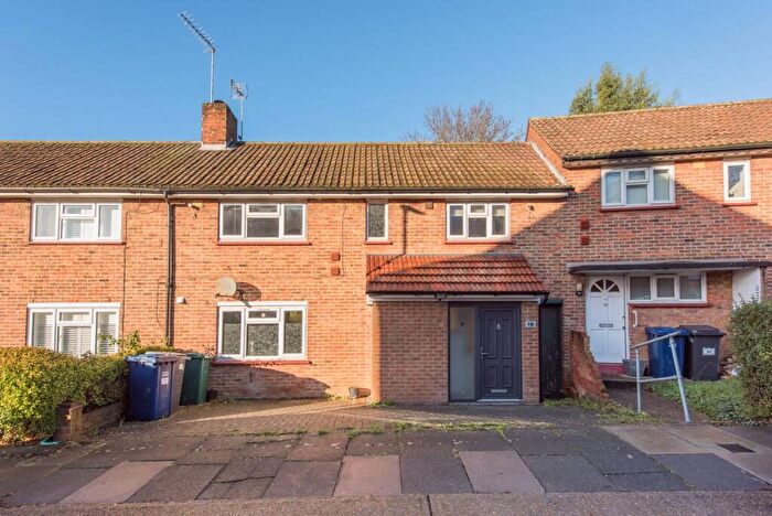 4 Bedroom Terraced House To Rent In Moat Crescent, Finchley, London, N3