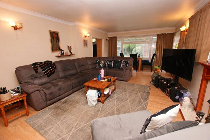 3 Bedroom Bungalow For Sale In Violet Farm Close, Corfe Mullen, Wimborne, Dorset, BH21