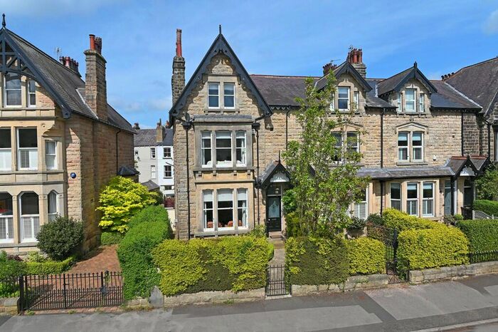 5 Bedroom Semi-Detached House For Sale In Park Drive, Harrogate, HG2