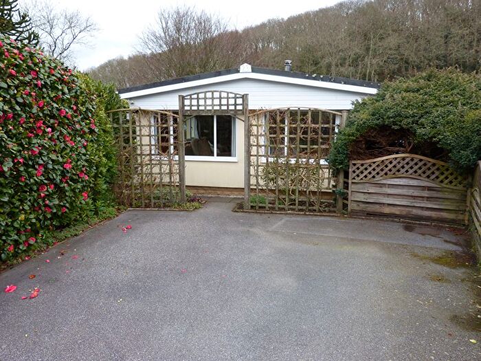 2 Bedroom Mobile/park Home For Sale In Cosawes Park Homes, Perranarworthal, TR3