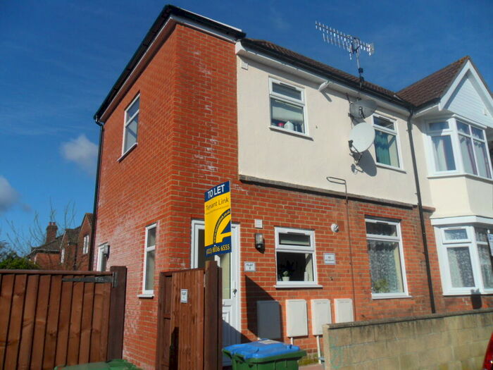 2 Bedroom Flat To Rent In Wilton Avenue Flat, SO15