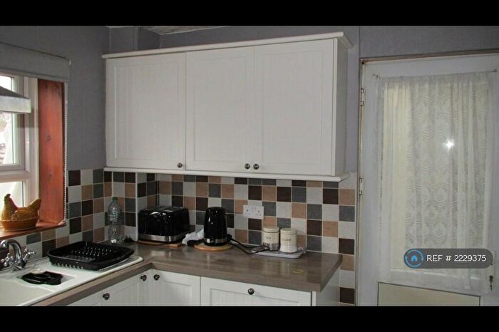 3 Bedroom Semi-Detached House To Rent In Crawley, Crawley, RH11
