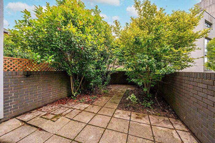 1 Bedroom Flat To Rent In Clarence Lane, Roehampton, London, SW15