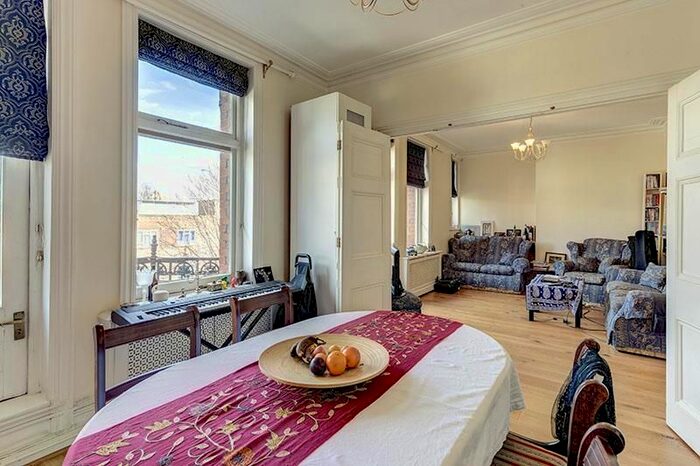 3 Bedroom Flat To Rent In Edith Grove, London, SW10